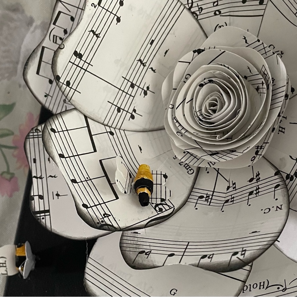 Vintage sheet Music Honey Bee art on canvas - Picture 3 of 4